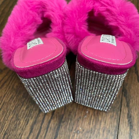 Cape Robbin Pink Fuzzy Sandal - Picture 3 of 4